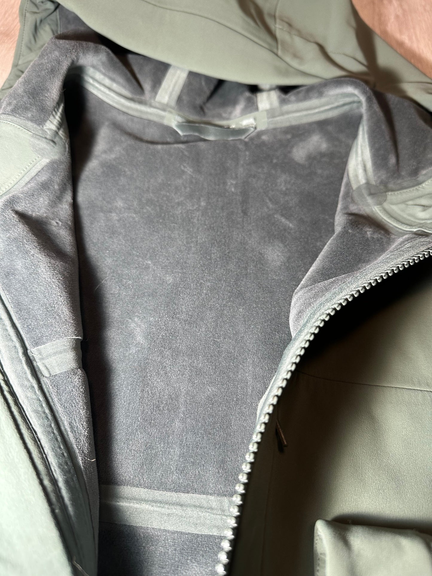 LULULEMON TRACKSUIT KHAKI/BLACK
