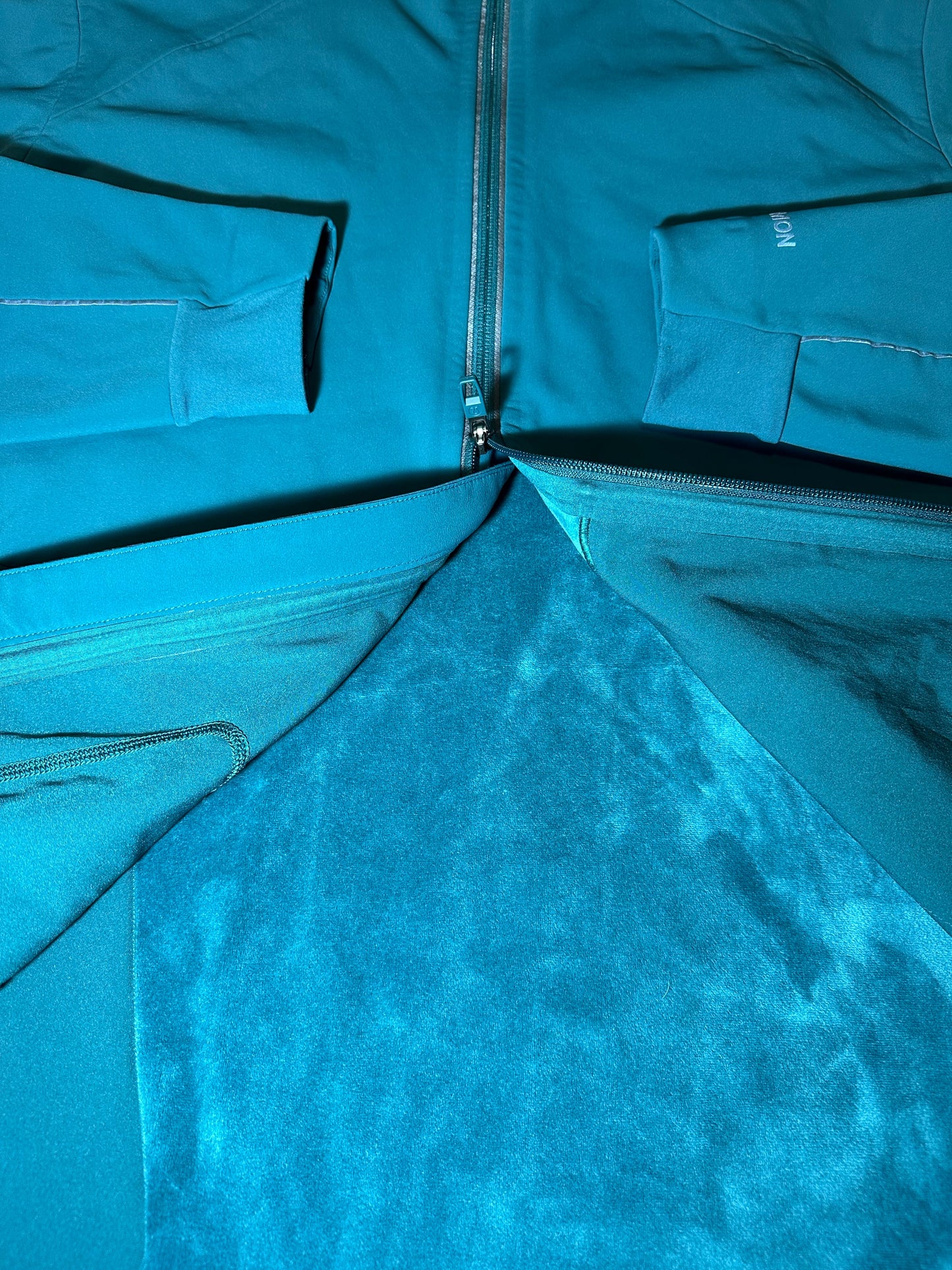 LULULEMON TRACKSUIT TEAL/BLACK